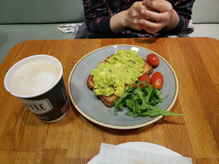 Avokadoli tost